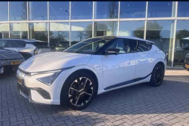 Kia EV6 (2024) thumbnail 1