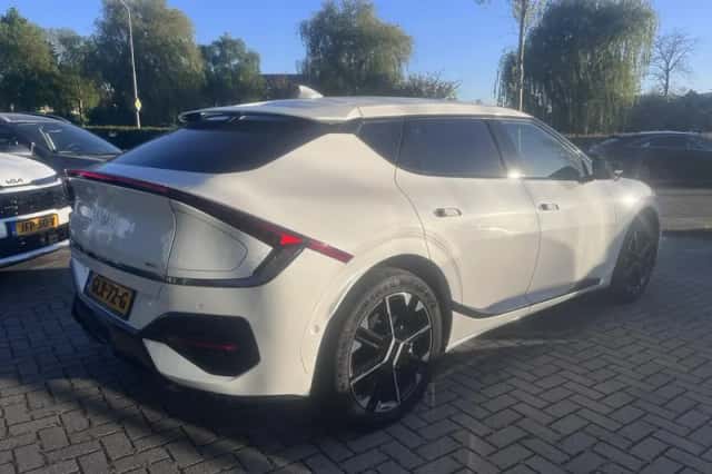 Kia EV6 (2024) thumbnail 2