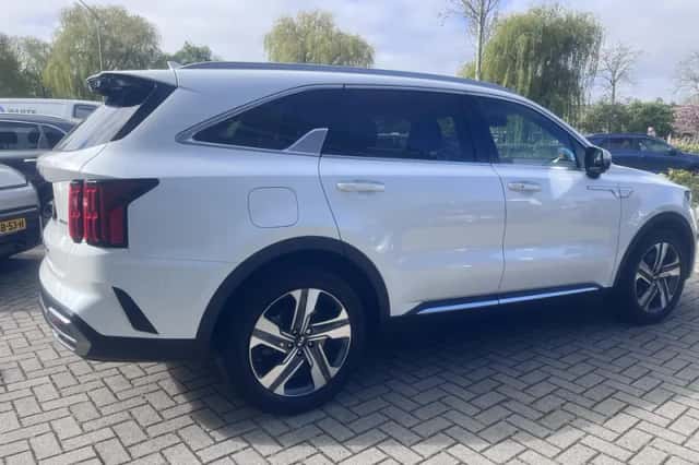 Kia Sorento (2021) thumbnail 2