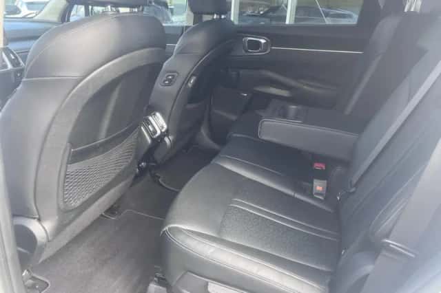 Kia Sorento (2021) thumbnail 21