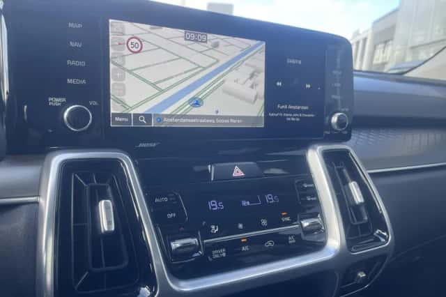 Kia Sorento (2021) thumbnail 8