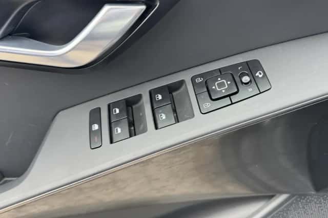 Kia Niro EV (2023) thumbnail 16