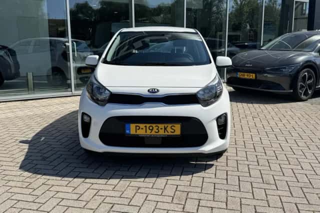 Kia Picanto (2022) thumbnail 2