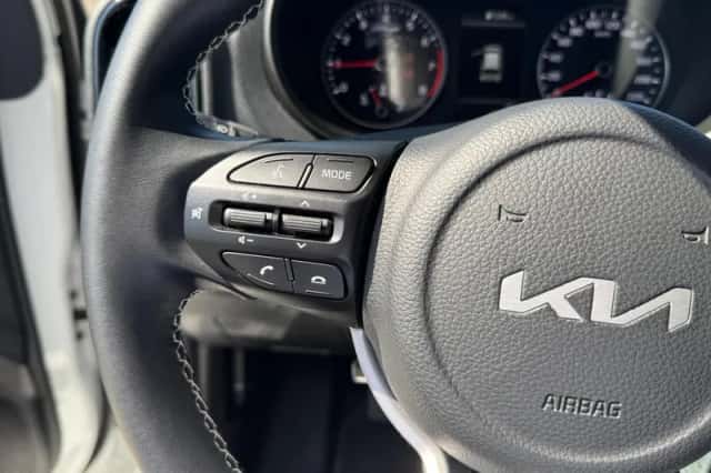 Kia Picanto (2022) thumbnail 16