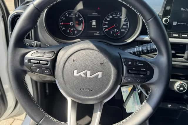 Kia Picanto (2022) thumbnail 17