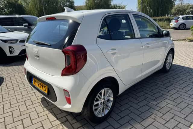 Kia Picanto (2022) thumbnail 5