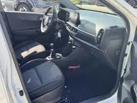 Kia Picanto (2022) thumbnail 8