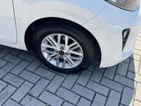 Kia Picanto (2021) thumbnail 4
