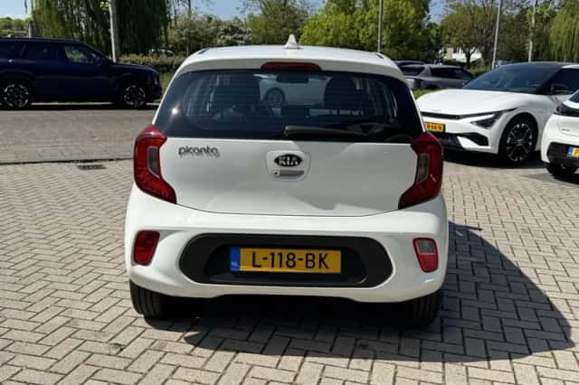 Kia Picanto (2021) thumbnail 6