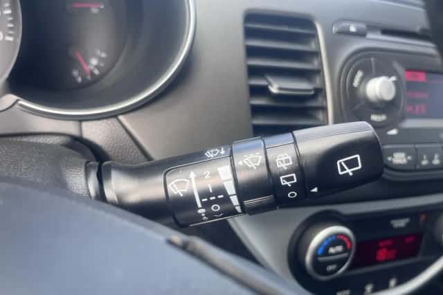 Kia Picanto (2015) thumbnail 14