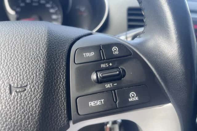 Kia Picanto (2015) thumbnail 16