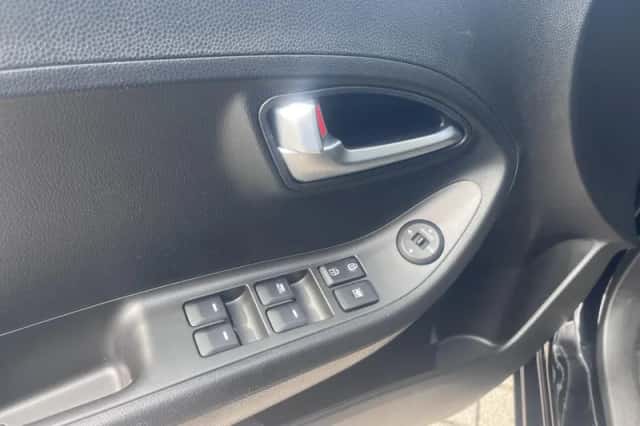 Kia Picanto (2015) thumbnail 10