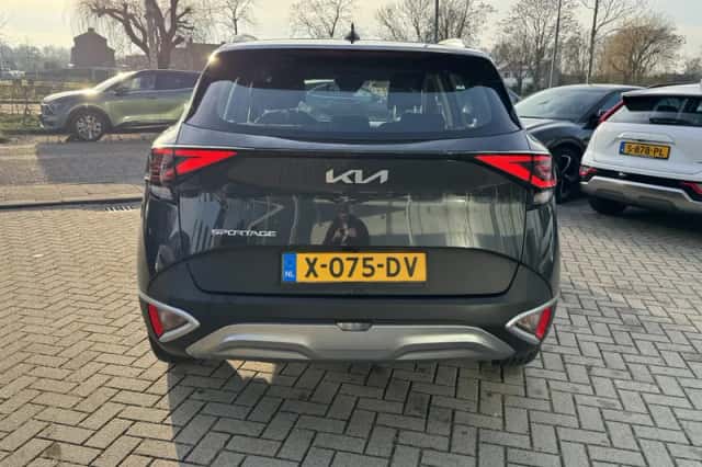 Kia Sportage (2023) thumbnail 4