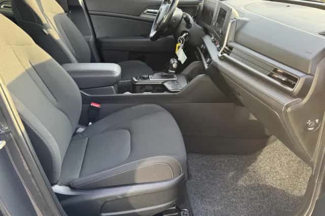 Kia Sportage (2023) thumbnail 8