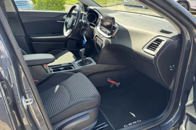 Kia Ceed Sportswagon (2024) thumbnail 11