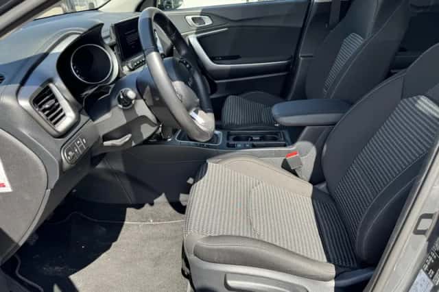 Kia Ceed Sportswagon (2024) thumbnail 13