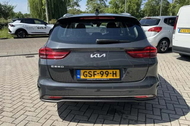 Kia Ceed Sportswagon (2024) thumbnail 3