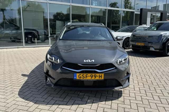 Kia Ceed Sportswagon (2024) thumbnail 4