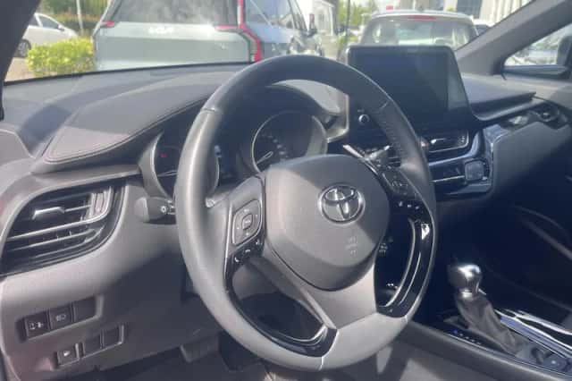 Toyota C-HR (2022) thumbnail 11