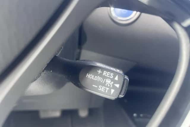 Toyota C-HR (2022) thumbnail 13