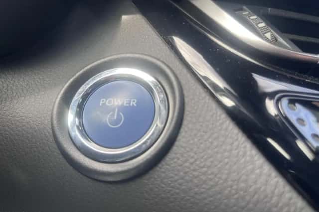 Toyota C-HR (2022) thumbnail 15