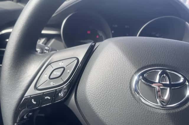Toyota C-HR (2022) thumbnail 16