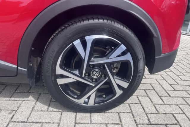 Toyota C-HR (2022) thumbnail 5