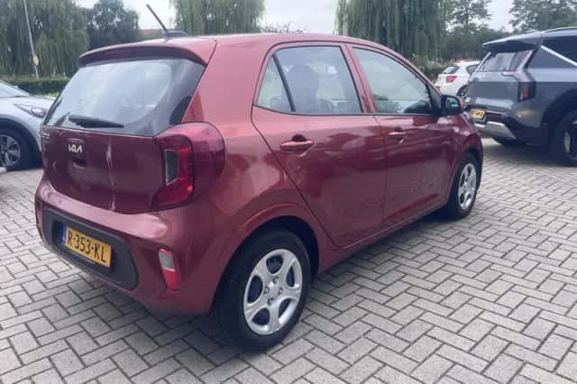Kia Picanto (2022) thumbnail 2