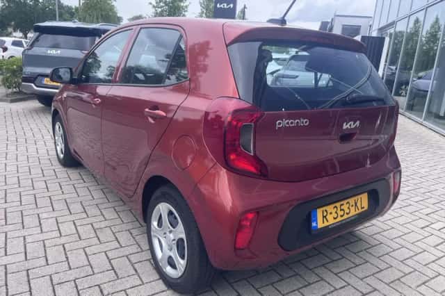 Kia Picanto (2022) thumbnail 4