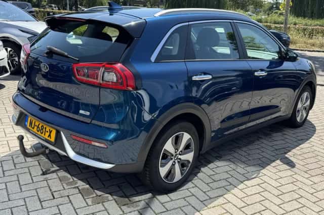 Kia Niro (2017) thumbnail 4