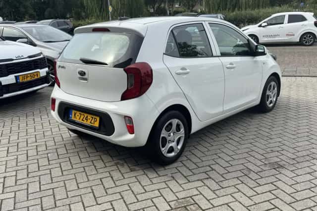 Kia Picanto (2021) thumbnail 4