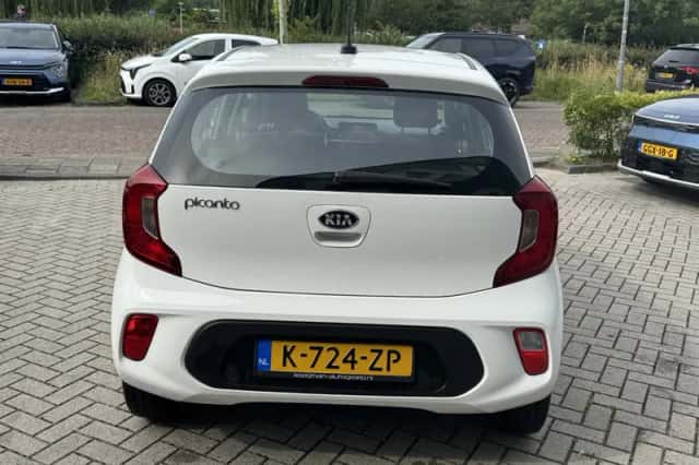 Kia Picanto (2021) thumbnail 5