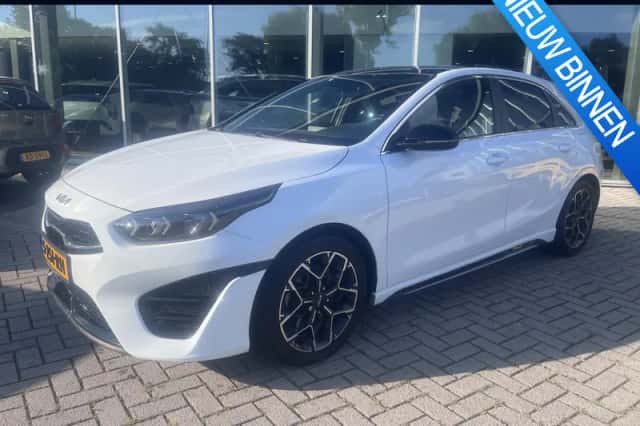 Kia Ceed (2023) thumbnail 1