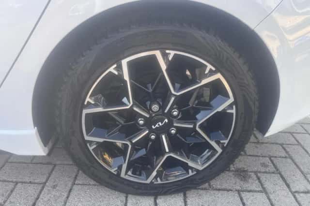 Kia Ceed (2023) thumbnail 5