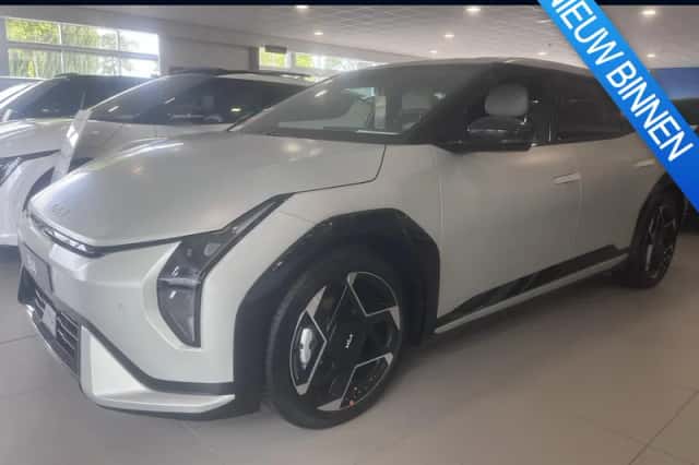 Kia EV4 (2026) thumbnail 1