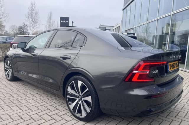 Volvo S60 (2023) thumbnail 2
