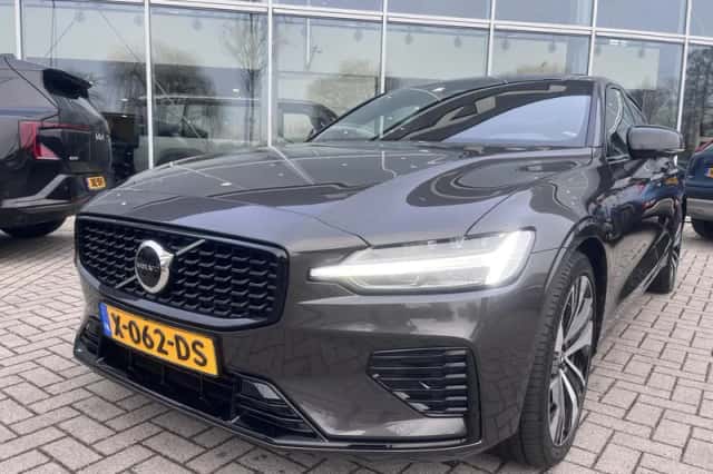 Volvo S60 (2023) thumbnail 3