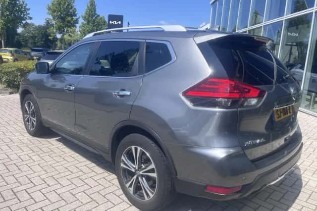 Nissan X-Trail (2018) thumbnail 2