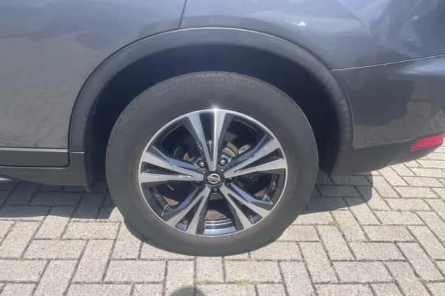 Nissan X-Trail (2018) thumbnail 3