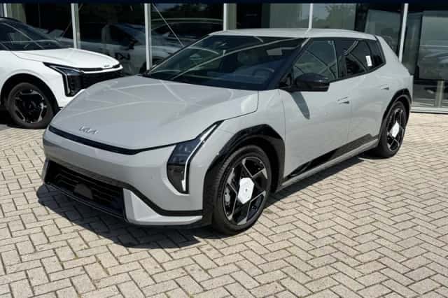 Kia EV4 (2026) thumbnail 1