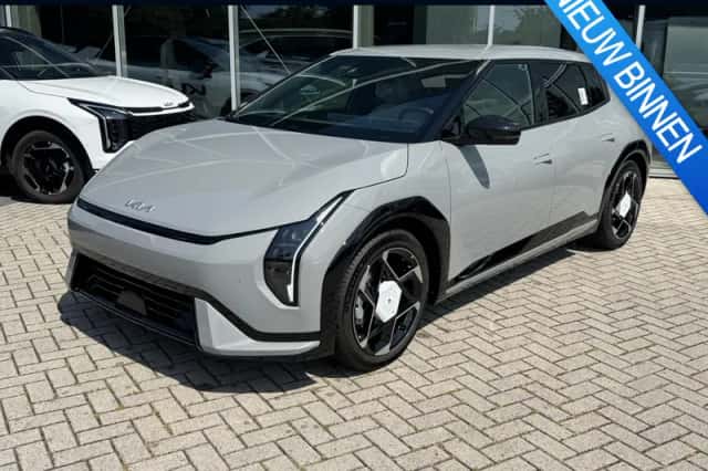 Kia EV4 (2026) thumbnail 1