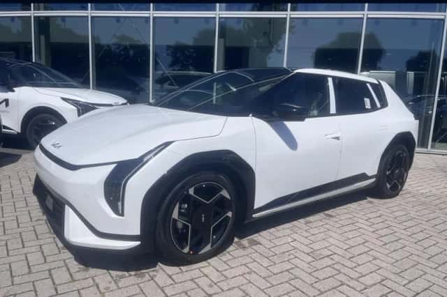 Kia EV4 (2026) thumbnail 1