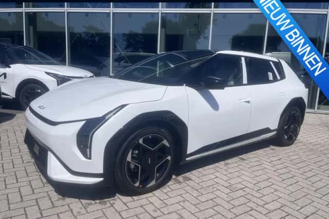 Kia EV4 (2026) thumbnail 1