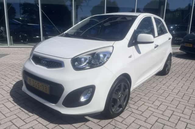 Kia Picanto (2015) thumbnail 3