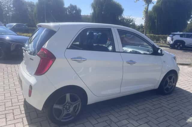 Kia Picanto (2015) thumbnail 4