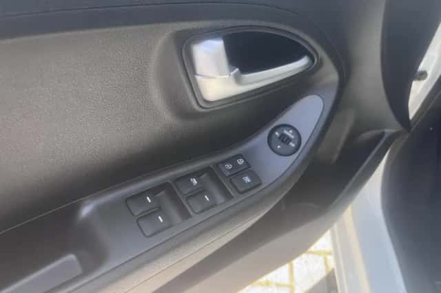 Kia Picanto (2015) thumbnail 6