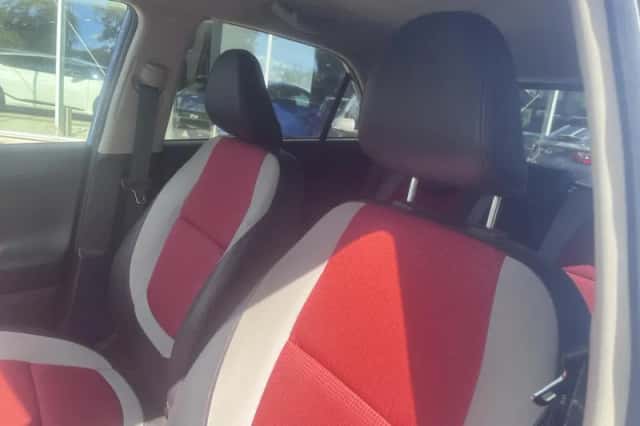 Kia Picanto (2015) thumbnail 4