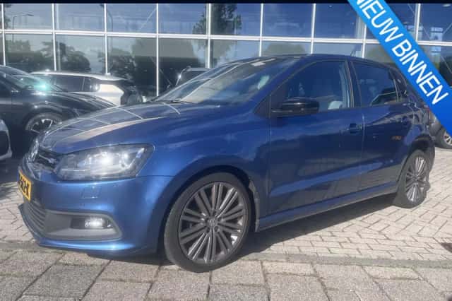 Volkswagen Polo (2016) thumbnail 1
