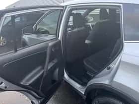 Toyota RAV4 (2018) thumbnail 17