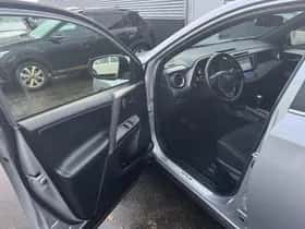 Toyota RAV4 (2018) thumbnail 19